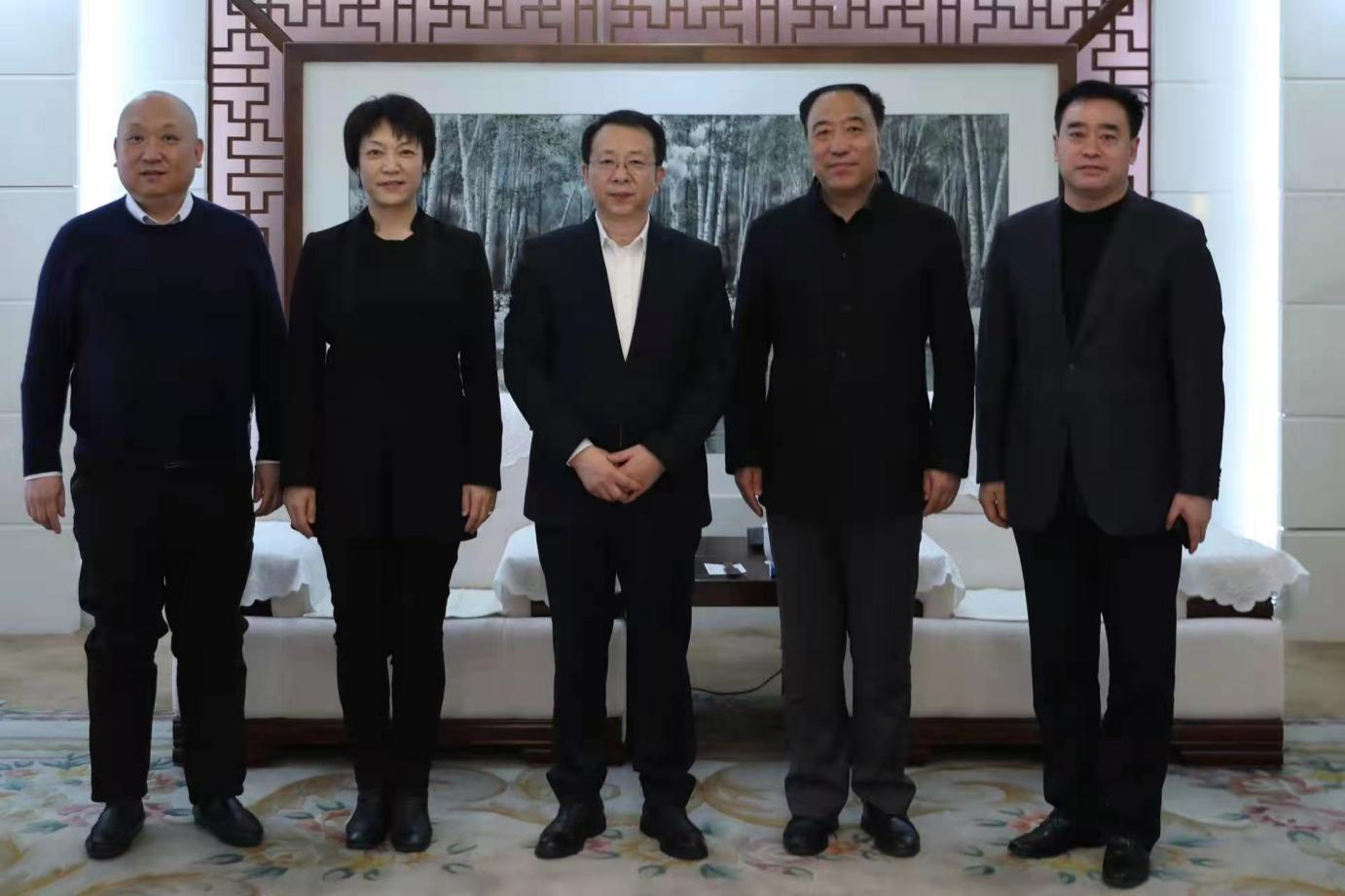 李显刚同志作为包联绥化学院的省领导,对学校办学历史,规模,特色等