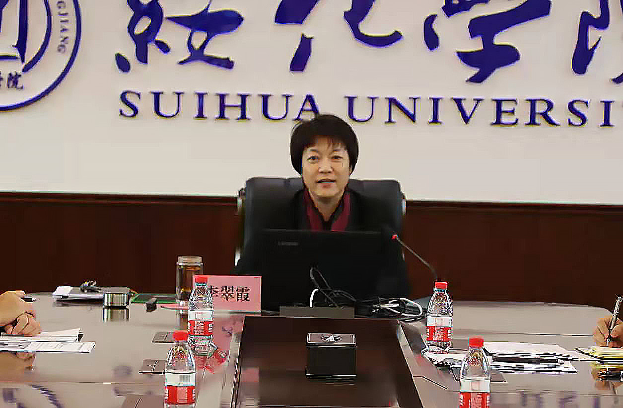 校长李翠霞带头宣讲党的十九届六中全会精神-绥化学院