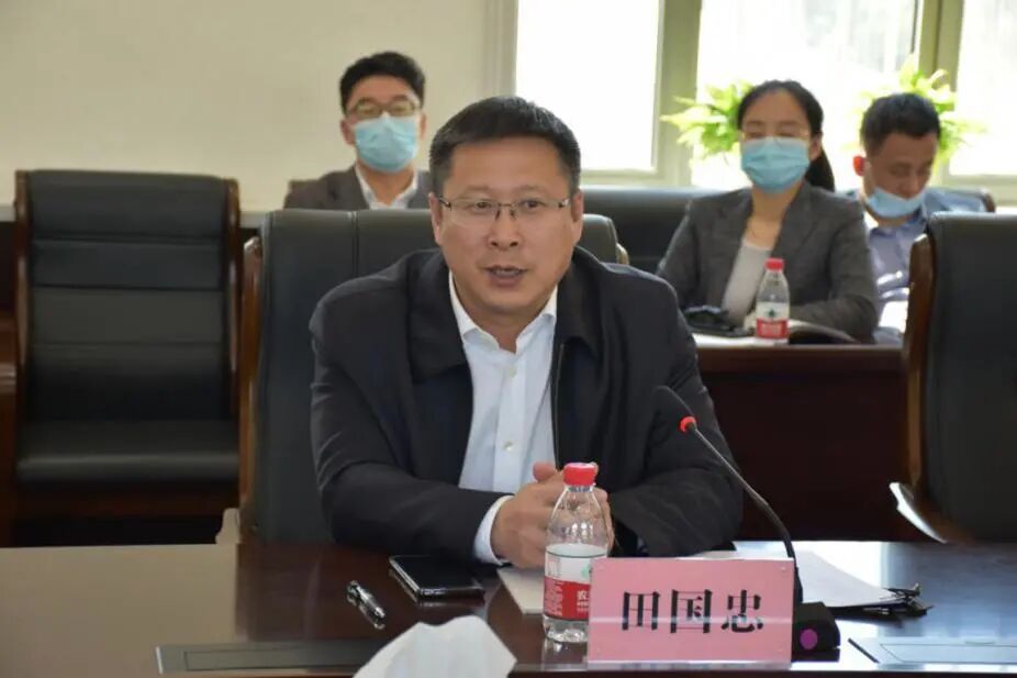 副校长田国忠代表学校对专业认证指导专家的到来表示欢迎,介绍了学校