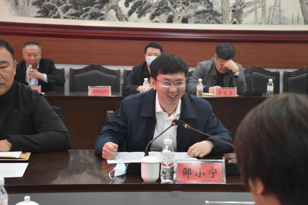 马春华与邹小宁作为双方代表签订了《明水县人民政府与绥化学院校政