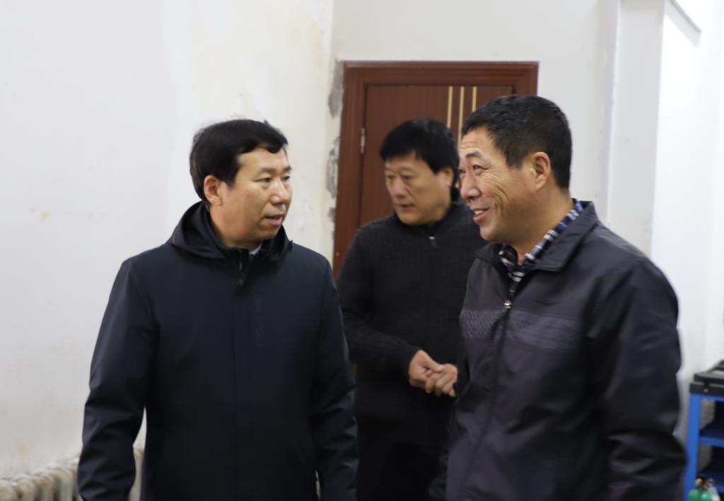 党委副书记田军检查校园安全工作