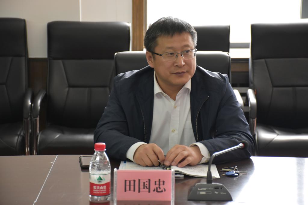 田国忠现场解答了参会人员提出的问题,并表示学校将通过加大实验室